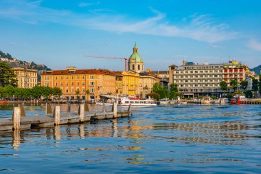 COMO, ITALY, 18 Temmuz 2019: İtalyan şehri Como 'nun günbatımı