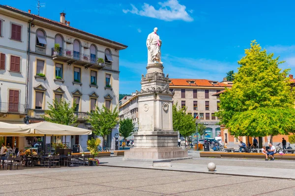 Como Italy July 2019 People Strolling Piazza Alessandro Volta Italian — Stock Photo, Image