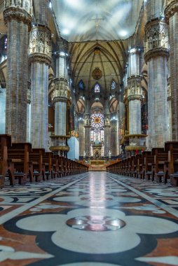 MILANO, İtalya, 19 Temmuz 2019: Milano, İtalya 'daki Duomo Katedrali