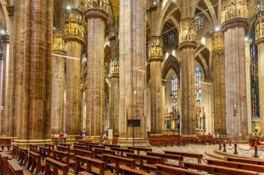 MILANO, İtalya, 19 Temmuz 2019: Milano, İtalya 'daki Duomo Katedrali