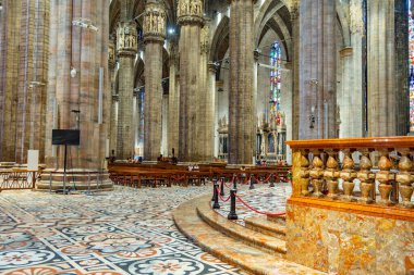 MILANO, İtalya, 19 Temmuz 2019: Milano, İtalya 'daki Duomo Katedrali