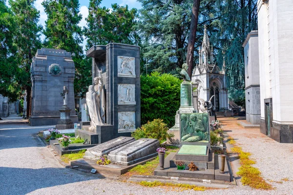 Milano Itália Julho 2019 Sepulturas Decoradas Cemitério Cimitero Monumentale Milão — Fotografia de Stock