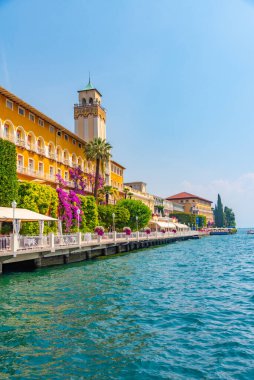 GARDON RIVIERA, İtalya, 23 Temmuz 2019: Gardone Riviera 'nın İtalya' daki manzarası