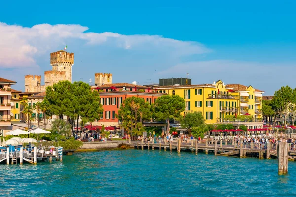 Sirmione Italia Luglio 2019 Paesaggio Urbano Della Città Sirmione Italia — Foto Stock