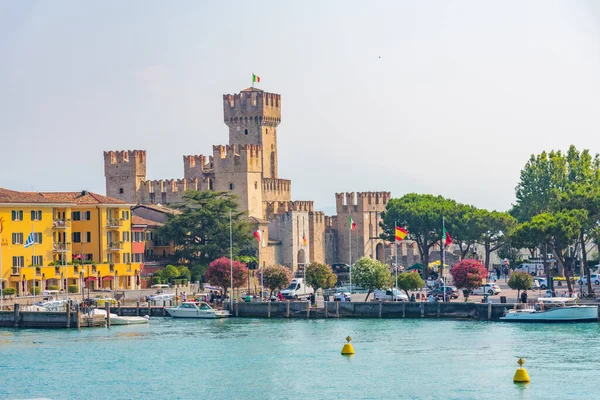 Sirmione Italia Julio 2019 Paisaje Urbano Sirmione Ciudad Italia — Foto de Stock