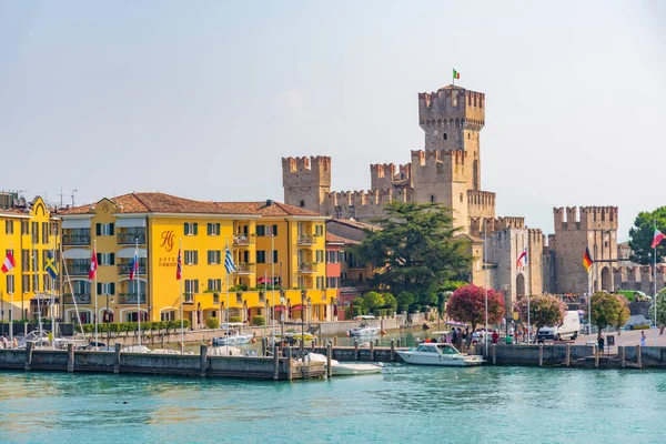 Sirmione Italia Julio 2019 Paisaje Urbano Sirmione Ciudad Italia — Foto de Stock