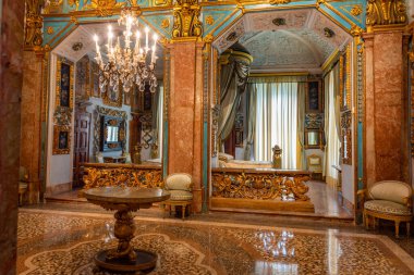 ISOLA BELLA, İtalya, 25 Temmuz 2019: Isola Bella, İtalya 'daki Borromeo Sarayı' nın İçi