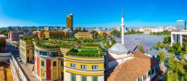 TİRAN, ALBANIA, SEPTEMBER 28 Eylül 2019: Tiran 'daki Skanderbeg Meydanı' nın havadan görünüşü, Arnavutlar