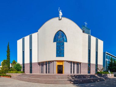 TİRAN, ALBANIA, EYLÜL 28, 2019: Tiran 'daki Aziz Paul Katedrali, Arnavutlar