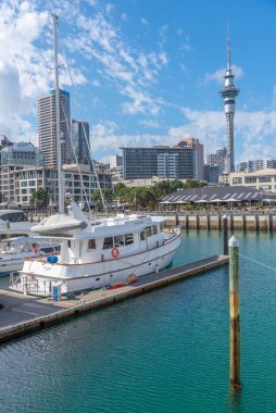 AUCKLAND, NEW ZEALAND, 19 Şubat 2020: Auckland, Yeni Zelanda limanından gökyüzü manzarası