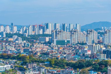 Suwon, Kore, 24 Ekim 2019: Hwaseong Kalesi, Kore Cumhuriyeti 'nden Suwon' un havadan görünüşü