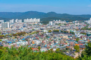Suwon, Kore, 24 Ekim 2019: Hwaseong Kalesi, Kore Cumhuriyeti 'nden Suwon' un havadan görünüşü