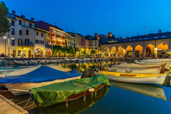 Desenzano Del Garda Italië Juli 2019 Zonsondergang Uitzicht Boten Die — Stockfoto