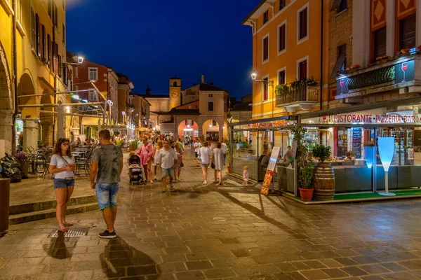 Desenzano Del Garda Italië Juli 2019 Zonsondergang Uitzicht Piazza Giuseppe — Stockfoto