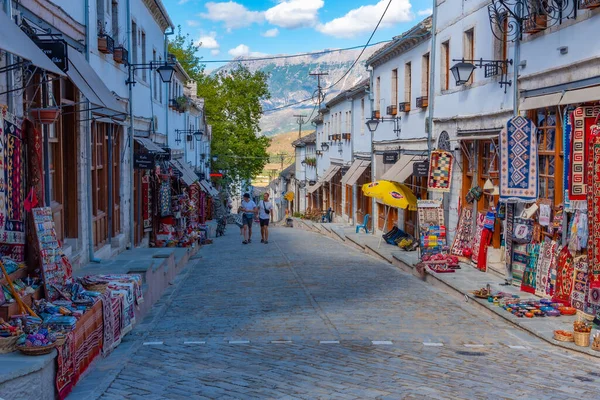 Gjirokaster Albania Wrzesień 2019 Ludzie Spacerują Starym Mieście Gjirokaster Albania — Zdjęcie stockowe