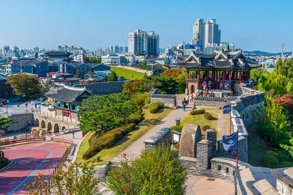 Suwon Corea Octubre 2019 Pabellón Banghwasuryujeong Puerta Hwahongmun Suwon República — Foto de Stock