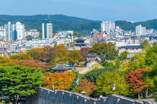 Suwon Korea Oktober 2019 Mensen Wandelen Bij Fort Hwaseong Suwon — Stockfoto