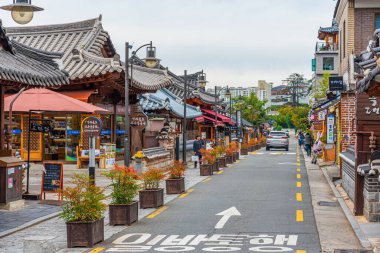 Jeonju, Kore, 23 Ekim 2019: Jeonju 'daki geleneksel Hanok köyünün havadan görünüşü