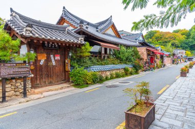 Jeonju, Kore, 23 Ekim 2019: Jeonju 'daki geleneksel Hanok köyünün havadan görünüşü