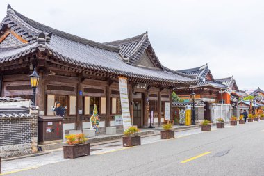 Jeonju, Kore, 23 Ekim 2019: Jeonju 'daki geleneksel Hanok köyünün havadan görünüşü