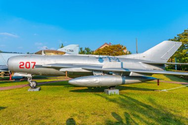 SEOUL, KOREA, 20 Ekim 2019: Kore 'nin Seul kentindeki Savaş Anıtı' nda askeri uçak sergilendi