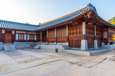 SEOUL, Kore, 19 Ekim 2019: Seul, Kore Cumhuriyeti 'ndeki Gyeongbokgung Sarayı' nın gün batımı manzarası