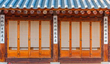 SEOUL, Kore, 19 Ekim 2019: Seul, Kore Cumhuriyeti 'ndeki Gyeongbokgung Sarayı' nın gün batımı manzarası