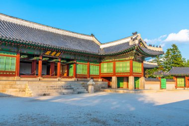 SEOUL, Kore, 19 Ekim 2019: Seul, Kore Cumhuriyeti 'ndeki Gyeongbokgung Sarayı' nın gün batımı manzarası