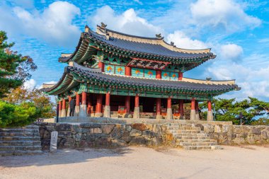SEOUL, Kore, 18 Ekim 2019: Seul yakınlarındaki Namhansanseong Kalesi 'ndeki Gugcheongsa Tapınağı