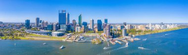 PERTH, AUSTRALYA, 16 HAZİRAN 2020: Perth, Australi 'deki Elizabeth rıhtımının silüeti