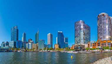 PERTH, AUSTRALYA, 17 HAZİRAN 2020: Perth, Australi 'deki Elizabeth rıhtımının silüeti