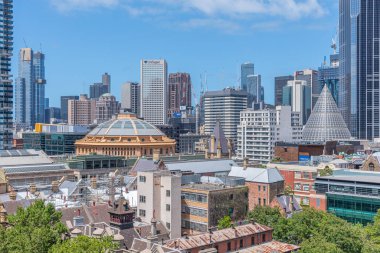 MELBOURNE, AUSTRALYA, 31 Aralık 2019: Melbourne, Avustralya 'daki Victoria Devlet Kütüphanesi' nin havadan görünüşü