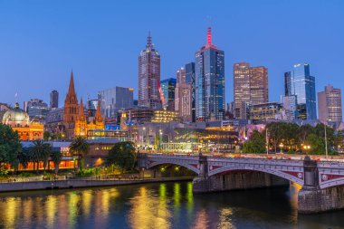 MELBOURNE, AUSTRALYA, 31 ARALIK 2019: Melbourne 'un gökyüzü manzarası Prenses Köprüsü, Avustralya