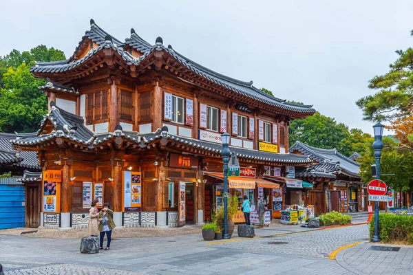 Jeonju Korea Outubro 2019 Pessoas Estão Passeando Uma Rua Tradicional — Fotografia de Stock