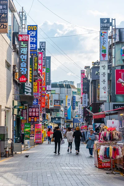 Gwangju Korea Outubro 2019 Lojas Situadas Uma Rua Centro Gwangju — Fotografia de Stock