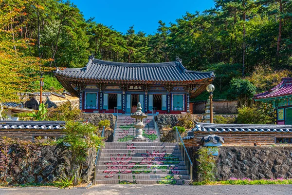 Gwangju, Kore, 21 Ekim 2019: Kore Cumhuriyeti 'ndeki Mudeungsan Ulusal Parkı' ndaki Jeungsimsa Tapınağı