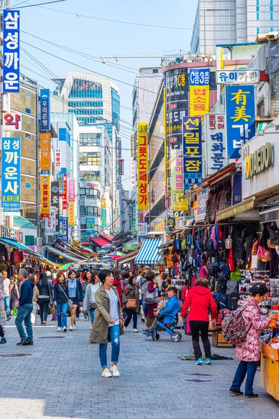 Seoul Korea October 2019 서울에 남대문 시장을 거닐고 사람들 — 스톡 사진