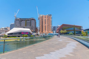 ADELAIDE, AUSTRALYA, 7 HAZİRAN 2020: Avustralya 'da Torrens Riverside' daki Adelaide Kongre Merkezi