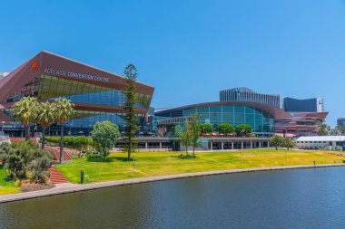 ADELAIDE, AUSTRALYA, 7 HAZİRAN 2020: Avustralya 'da Torrens Riverside' daki Adelaide Kongre Merkezi