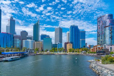 PERTH, AUSTRALYA, 16 HAZİRAN 2020: Perth, Avustralya 'daki Elizabeth rıhtımının Skyline' ı