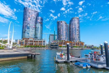 PERTH, AUSTRALYA, 16 HAZİRAN 2020: Perth, Avustralya 'daki Elizabeth rıhtımında otel ve ofis binası