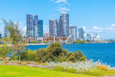 PERTH, AUSTRALYA, 16 HAZİRAN 2020: Perth, Avustralya 'daki Elizabeth rıhtımının Skyline' ı