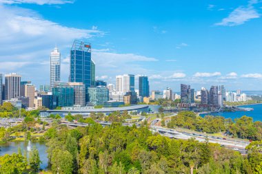 PERTH, AUSTRALIA, 16 HAZİRAN 2020: Kings Park ve Botanik Bahçesinden Perth 'in Skyline' ı, Avustralya