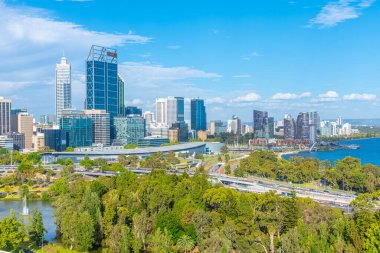 PERTH, AUSTRALIA, 16 HAZİRAN 2020: Kings Park ve Botanik Bahçesinden Perth 'in Skyline' ı, Avustralya