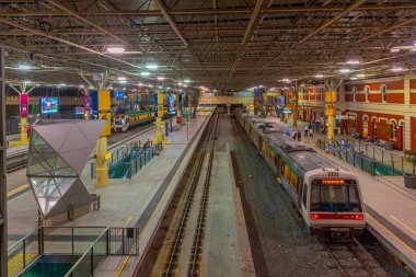 PERTH, AUSTRALYA, 16 HAZİRAN 2020: Perth tren istasyonu, Avustralya