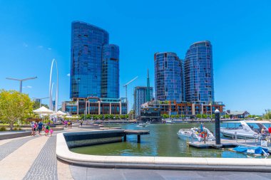 PERTH, AUSTRALYA, 18 HAZİRAN 2020: Perth, Avustralya 'daki Elizabeth rıhtımında otel ve ofis binası