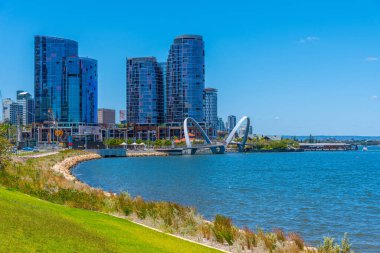 PERTH, AUSTRALYA, 18 HAZİRAN 2020: Perth, Avustralya 'daki Elizabeth rıhtımının Skyline' ı
