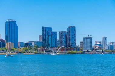 PERTH, AUSTRALYA, 18 HAZİRAN 2020: Perth, Avustralya 'daki Elizabeth rıhtımının Skyline' ı