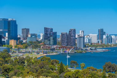 PERTH, AUSTRALYA, 18 HAZİRAN 2020: Perth, Avustralya 'daki Elizabeth rıhtımının Skyline' ı