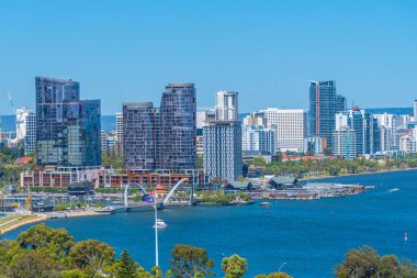 PERTH, AUSTRALYA, 18 HAZİRAN 2020: Perth, Avustralya 'daki Elizabeth rıhtımının Skyline' ı